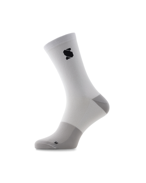 white-essentials-cycling-socks-sockeloen