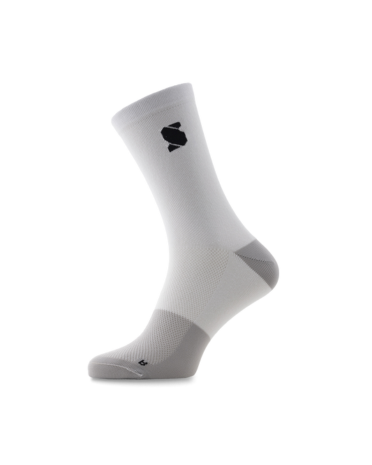 white-essentials-cycling-socks-sockeloen