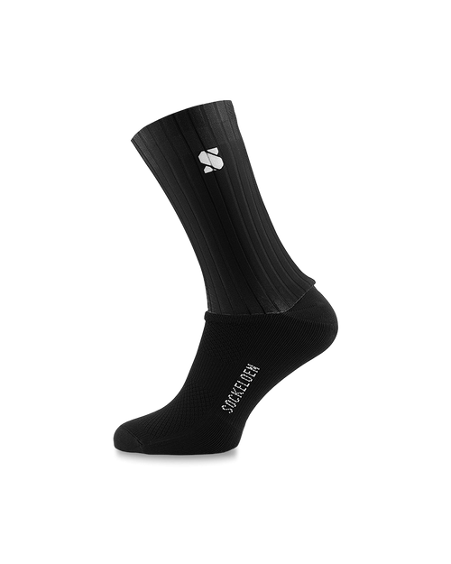 Black aero cycling socks by sockeloen