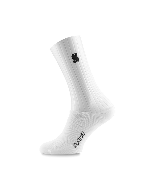 White aero cycling socks by sockeloen